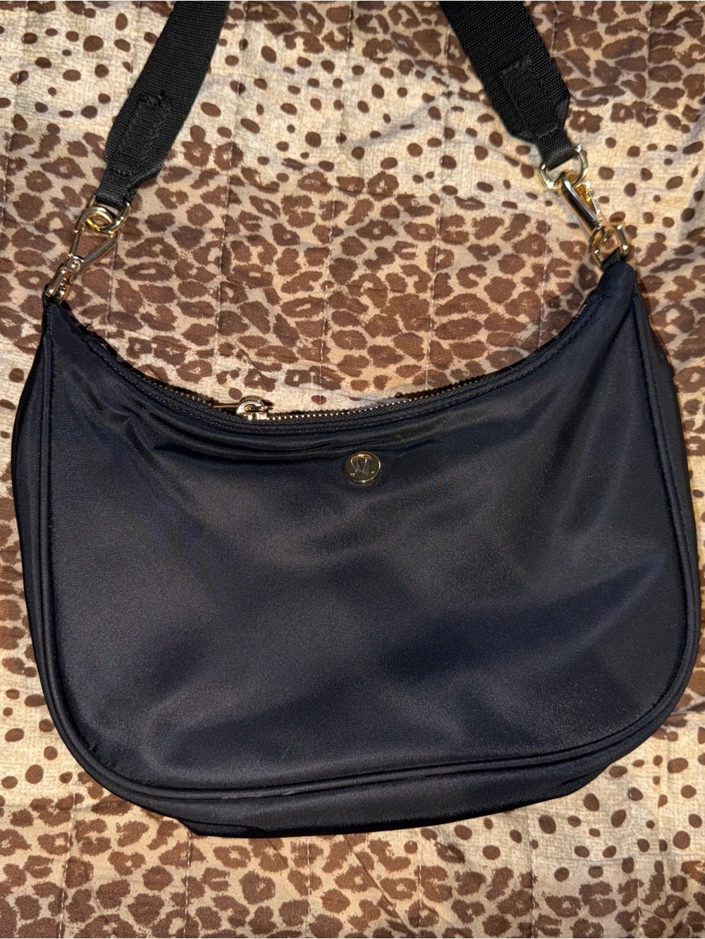 Lululemon purse slightly use